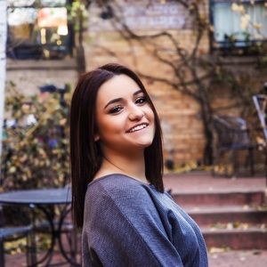 Meet your Posher, Chloe